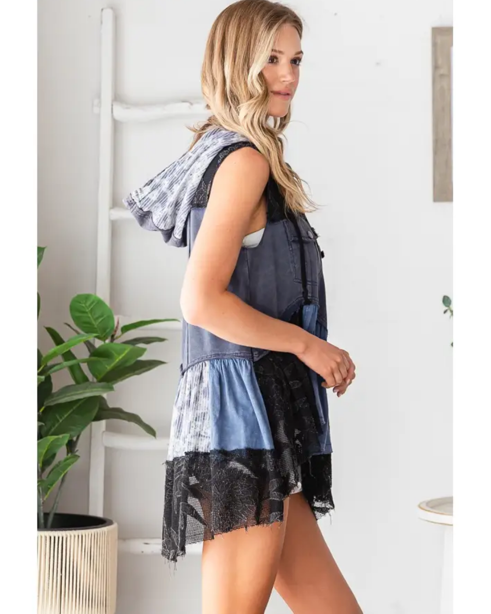 17 Odi & Hali Hooded Vest