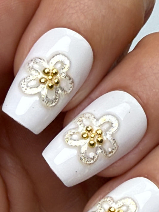 Love in Full Bloom, Lauren